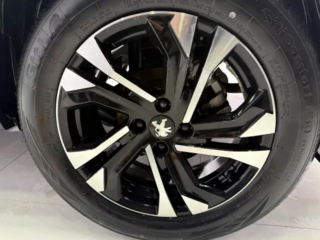 Peugeot 2008 — Фото автомобиля 7
