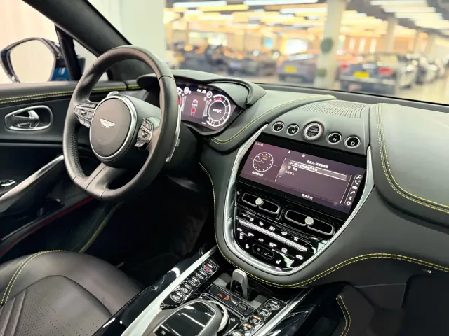 Aston Martin DBX — Фото автомобиля 17