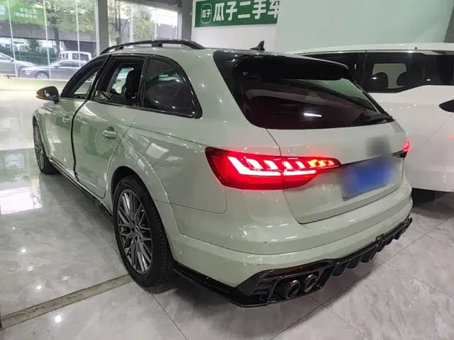 Audi A4 — Фото автомобиля 4
