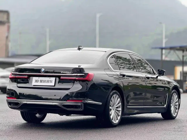 BMW 7 Series — Фото автомобиля 15