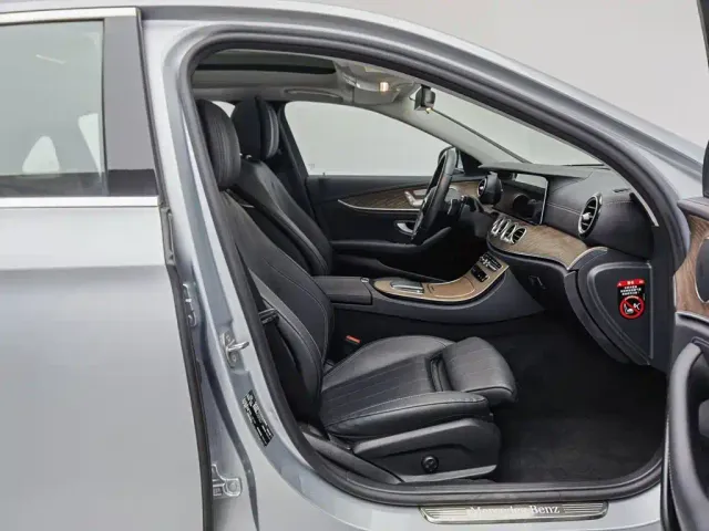 Mercedes-Benz E-Class — Фото автомобиля 23
