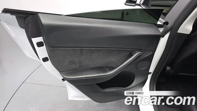 Tesla Model Y — Фото автомобиля 24