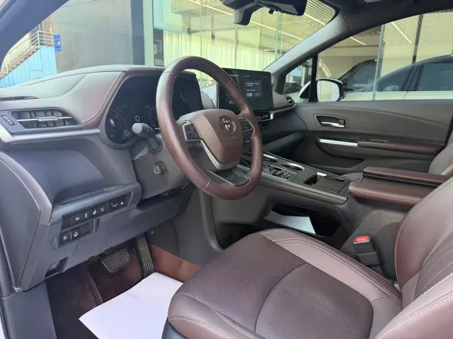 Toyota Granvia — Фото автомобиля 12