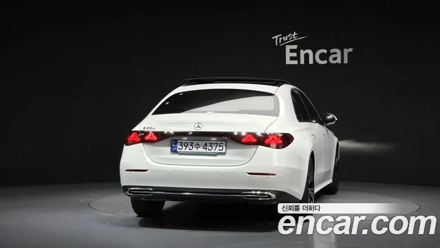 Mercedes-Benz E-Class — Фото автомобиля 4