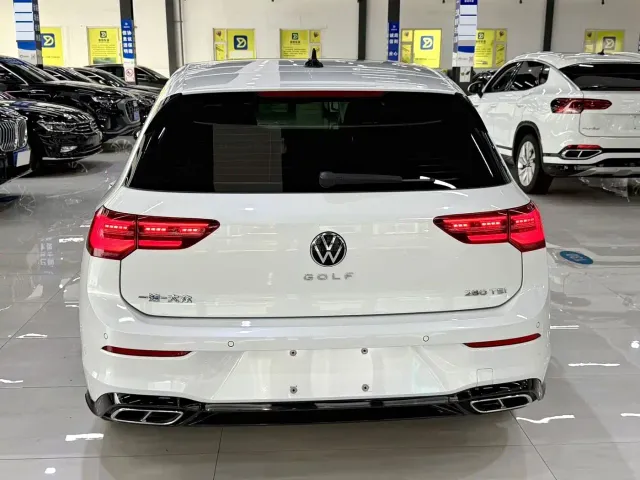 Volkswagen Golf — Фото автомобиля 10