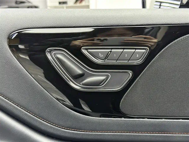 Lincoln Aviator — Фото автомобиля 19