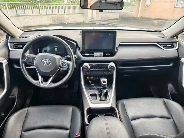 Toyota RAV4 — Фото автомобиля 10
