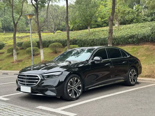 Mercedes-Benz E-Class — Фото автомобиля 2