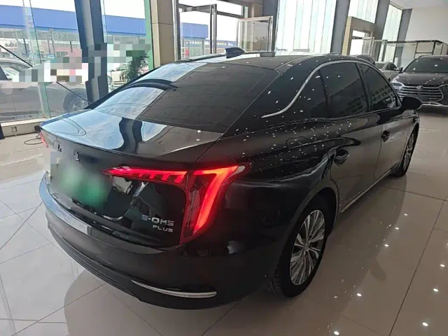 Hongqi E-QM5 — Фото автомобиля 6