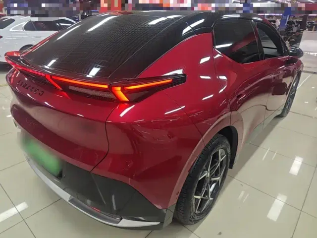 Lynk & Co Z20 — Фото автомобиля 6