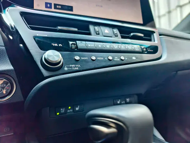 Lexus ES — Фото автомобиля 16