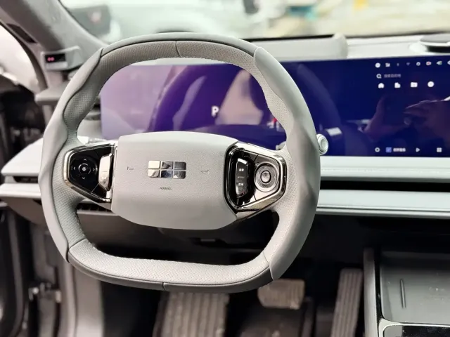 Geely Galaxy E8 — Фото автомобиля 8