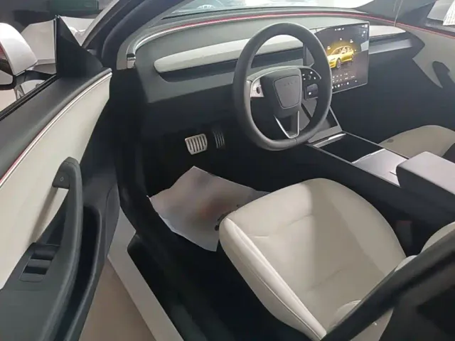 Tesla Model 3 — Фото автомобиля 15