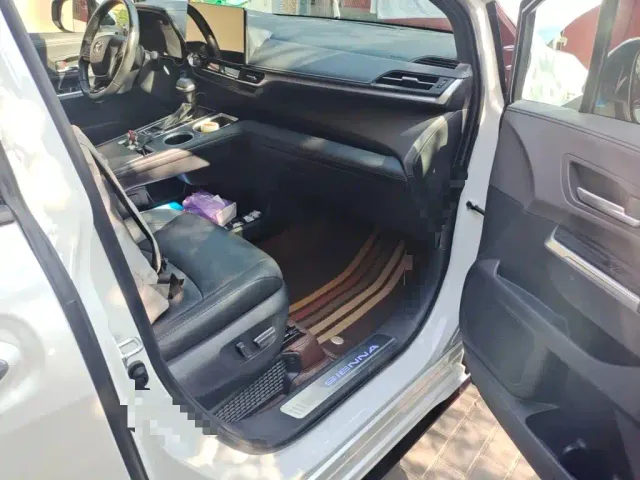 Toyota Sienna — Фото автомобиля 17