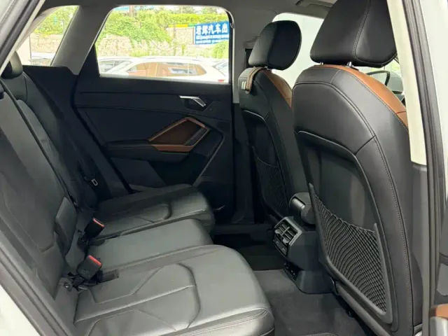 Audi Q3 — Фото автомобиля 10