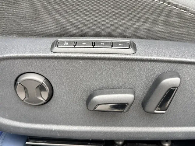 Volkswagen Golf — Фото автомобиля 21