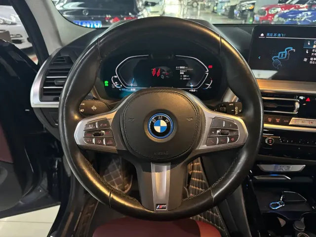 BMW iX3 — Фото автомобиля 7