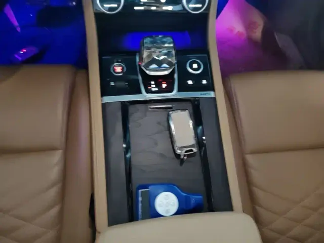 Jaguar XFL — Фото автомобиля 9
