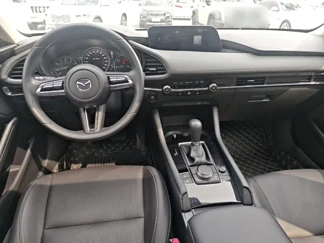 Mazda Axela — Фото автомобиля 9
