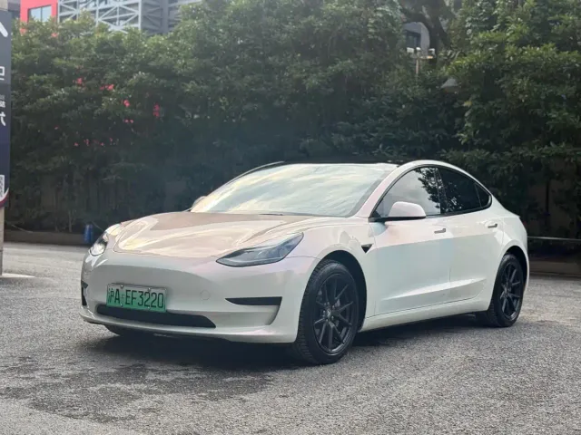 Фотография автомобиля — Tesla Model 3