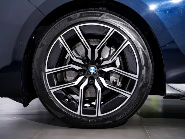 BMW 7 Series — Фото автомобиля 12