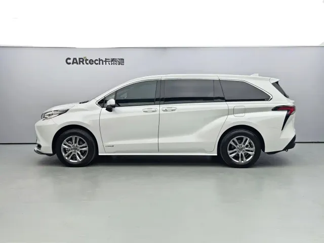 Toyota Sienna — Фото автомобиля 3