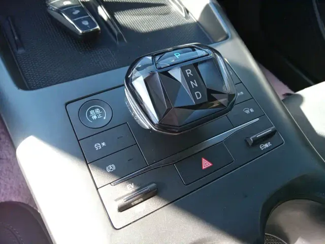 BYD Qin PLUS — Фото автомобиля 10