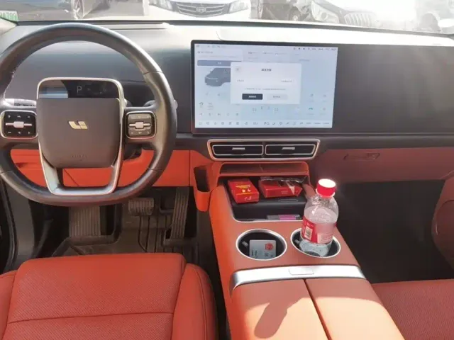 Li Auto L8 — Фото автомобиля 9