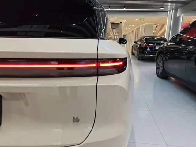 Li Auto i6 — Фото автомобиля 7