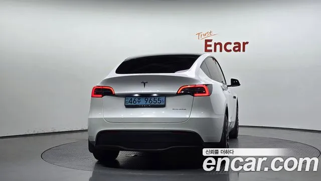 Tesla Model Y — Фото автомобиля 4