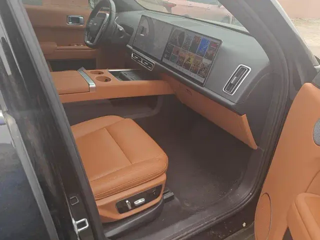 Li Auto L7 — Фото автомобиля 8