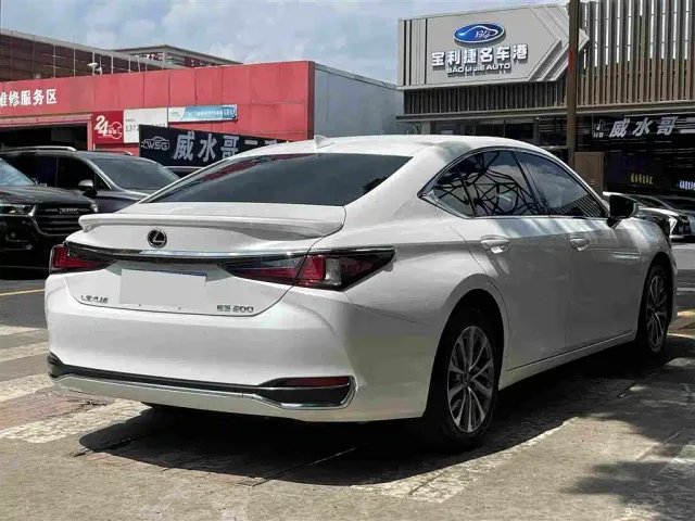 Lexus ES — Фото автомобиля 7
