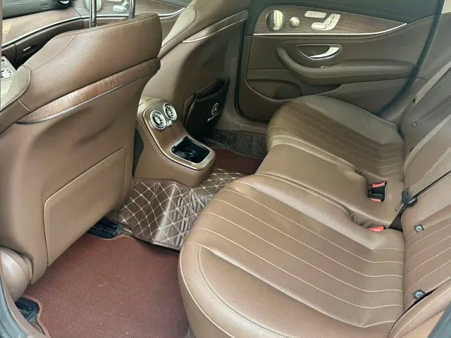 Mercedes-Benz E-Class — Фото автомобиля 6
