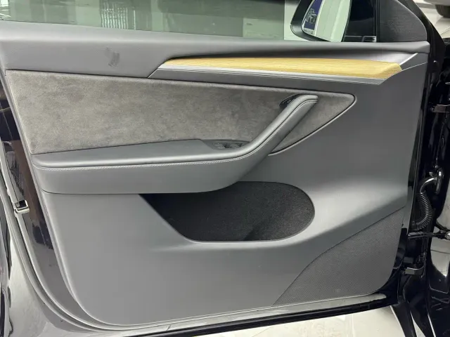 Tesla Model Y — Фото автомобиля 7