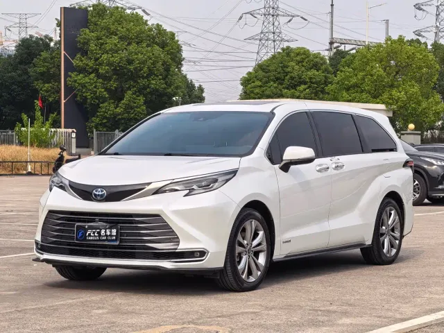 Фотография автомобиля — Toyota Sienna