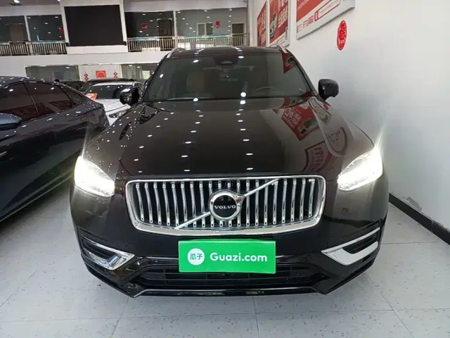 Volvo XC90 — Фото автомобиля 2