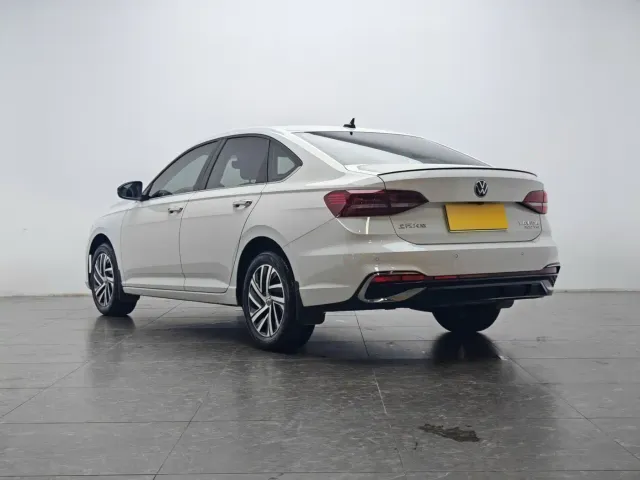Volkswagen Lavida — Фото автомобиля 4