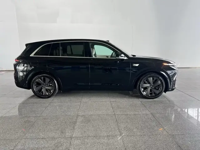 Li Auto L7 — Фото автомобиля 3