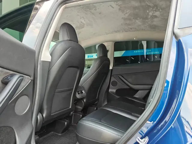 Tesla Model Y — Фото автомобиля 8