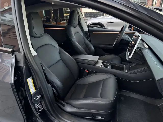 Tesla Model 3 — Фото автомобиля 18