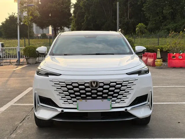 Changan UNI-K iDD — Фото автомобиля 2