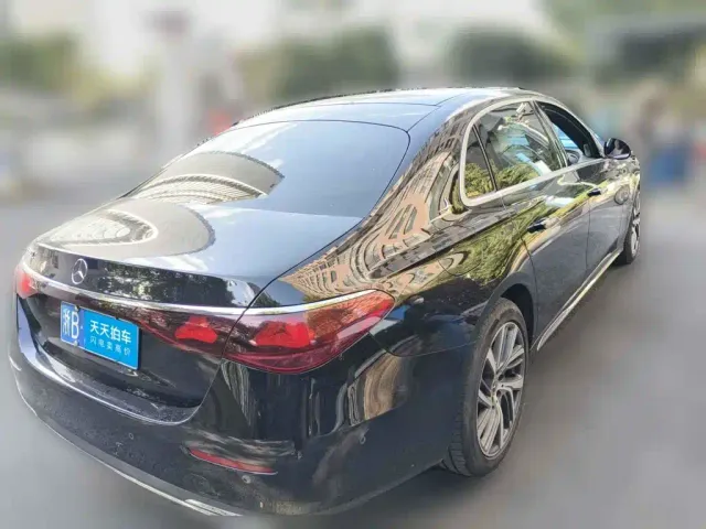 Mercedes-Benz E-Class — Фото автомобиля 5