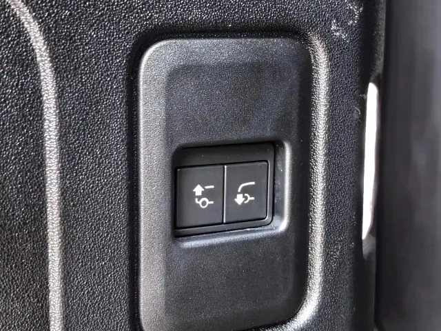 Land Rover Defender — Фото автомобиля 21
