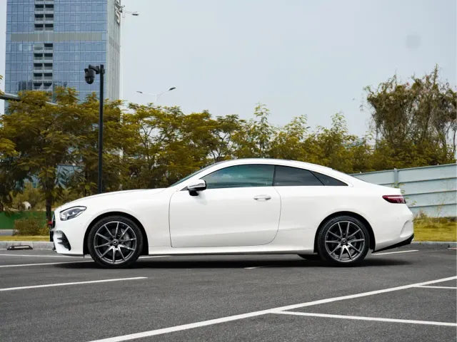 Mercedes-Benz E-Class — Фото автомобиля 7
