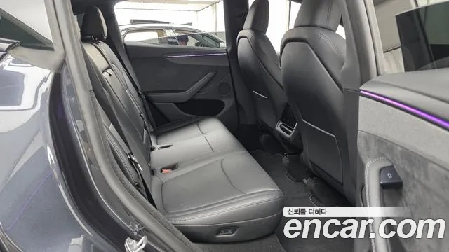 Tesla Model Y — Фото автомобиля 17