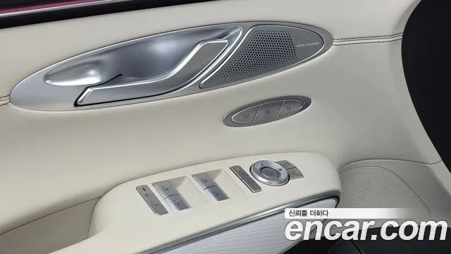 Genesis GV70 — Фото автомобиля 16