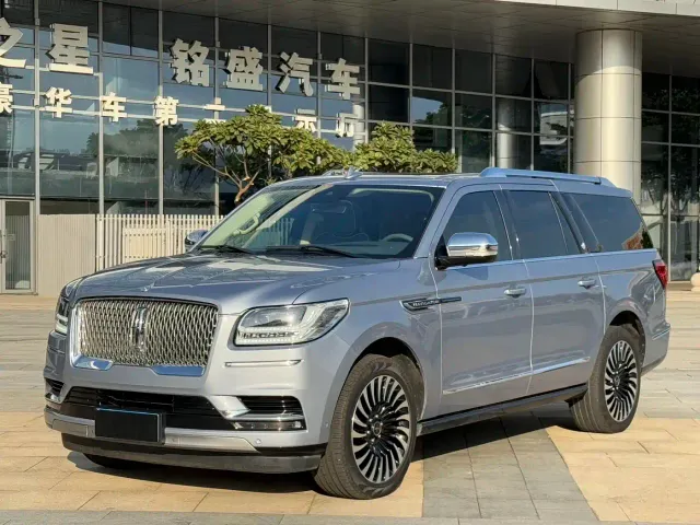 Фотография автомобиля — Lincoln Navigator