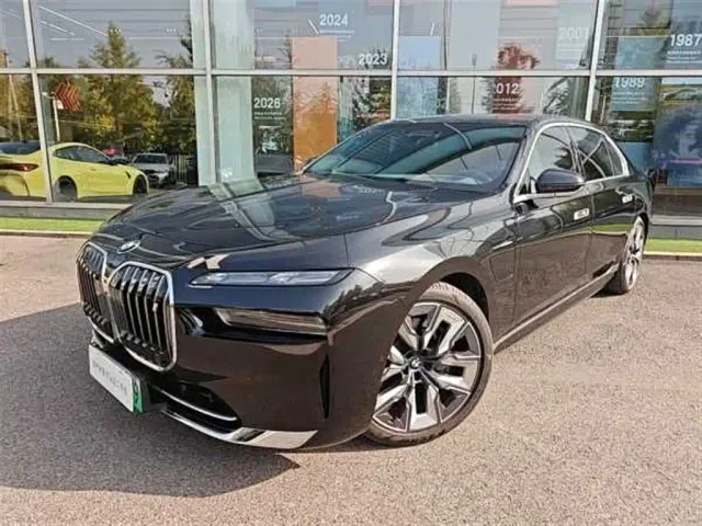 Фотография автомобиля — BMW i7