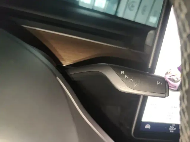 Tesla Model 3 — Фото автомобиля 13