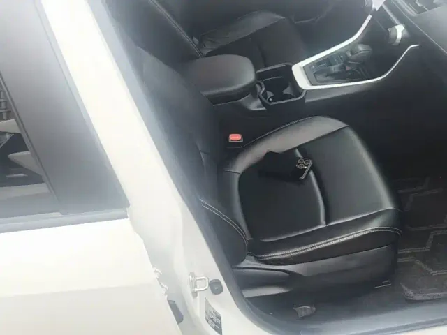 Toyota RAV4 — Фото автомобиля 24
